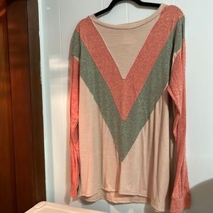 Cute long sleeve top.